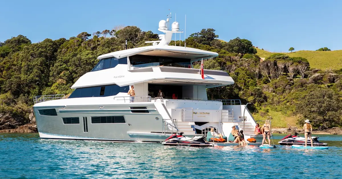 24m Luxury Charter Yacht Getting connected